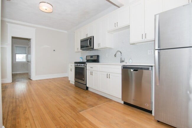 Photo - Sunny Spacious 3 Bedroom