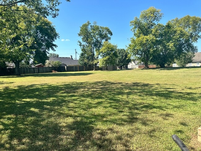 Photo - 2220 Rosecran Cir