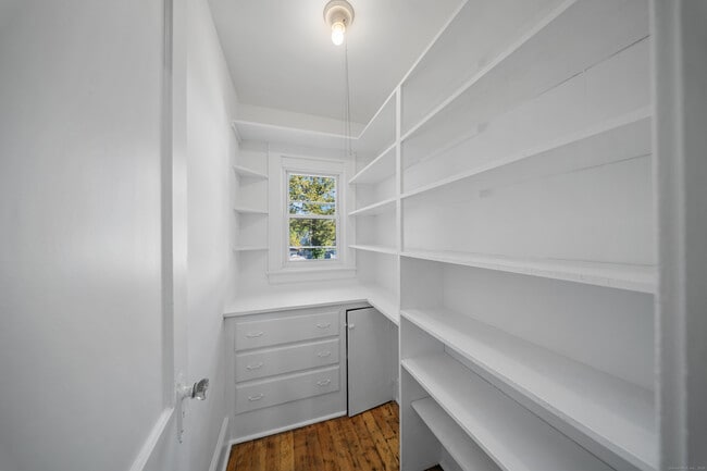 Photo - 234 Savoy St