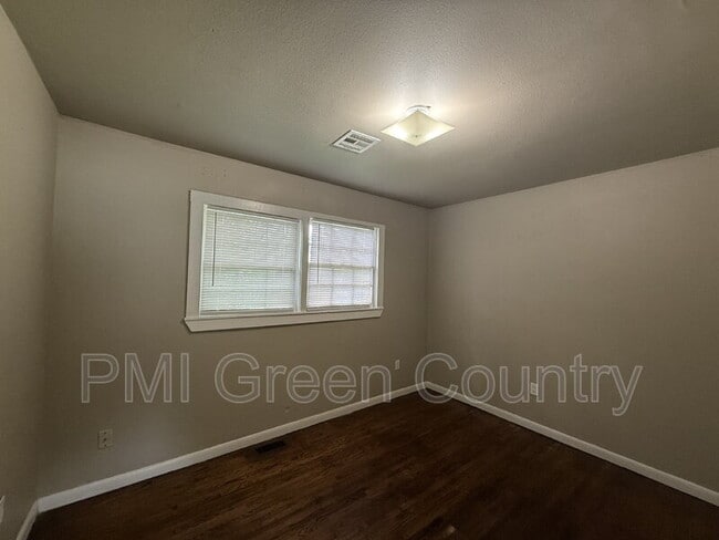 Photo - 1039 E 51st Pl N