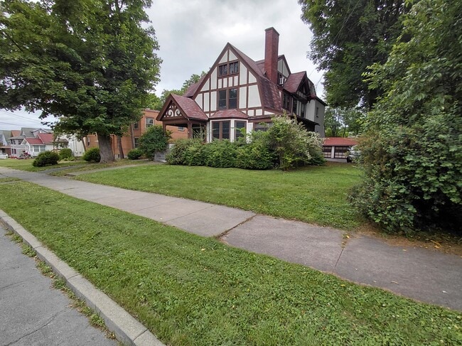 Building Photo - 51 Grand Ave Unit 3rd Floor Studio