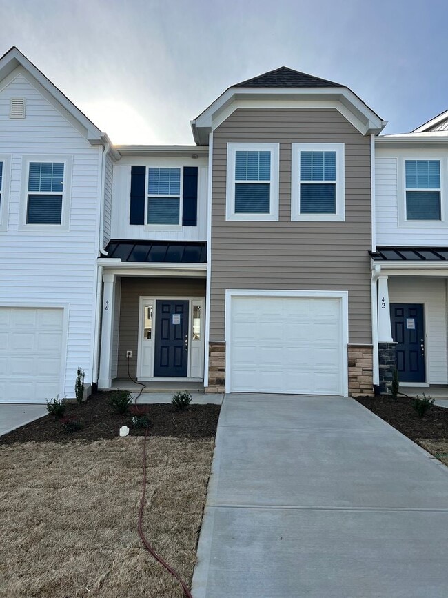Building Photo - Like-New 3BR Townhome in Spring Village | Garage | Minutes to Downtown Angier