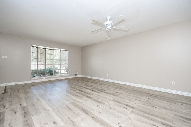 Photo - 6111 Fondren Rd Unidad True