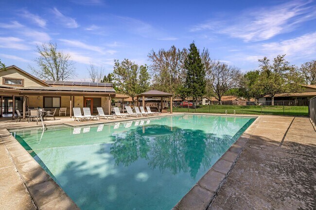 Photo - Eastwood Court Apartments