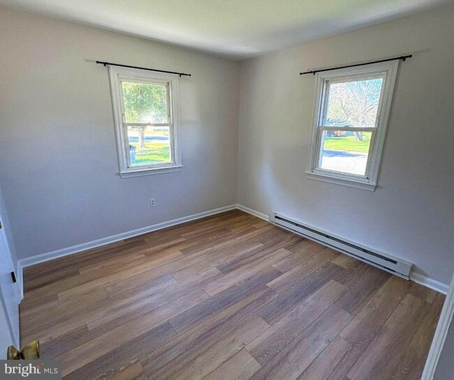 Photo - 300 Oak St