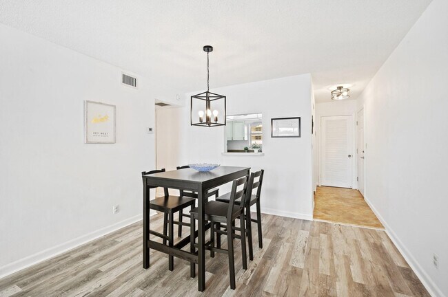 Photo - 1050 Hillsboro Mile Unit 203w