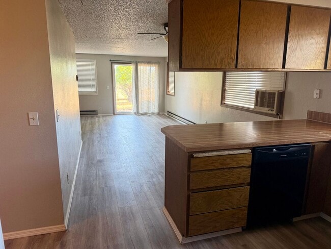 Photo - 521 Balsam Dr
