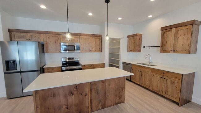 Photo - 2112 Redfox Way