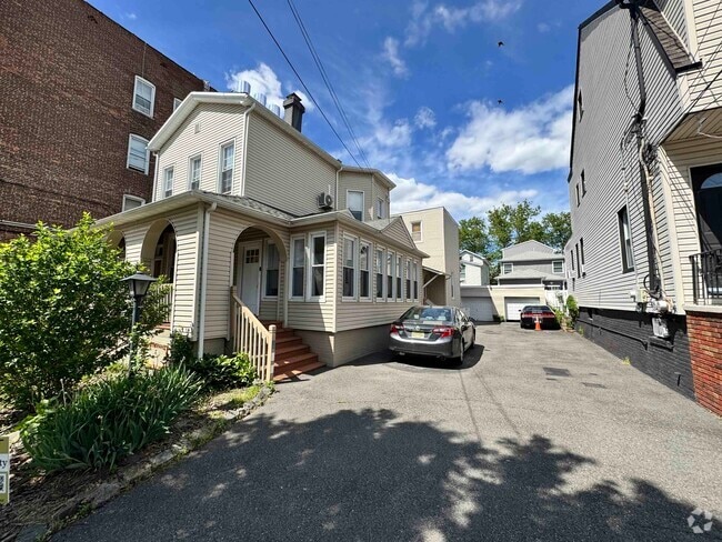 Building Photo - 99 W 35th St Unit 1 Rental