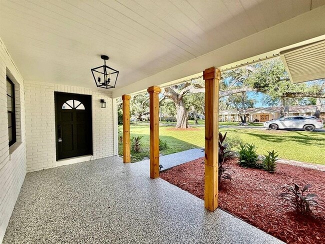 Photo - 15611 Walden Ave