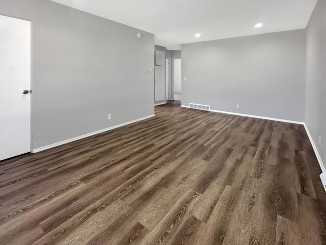 Photo - 2836 S Burdick St