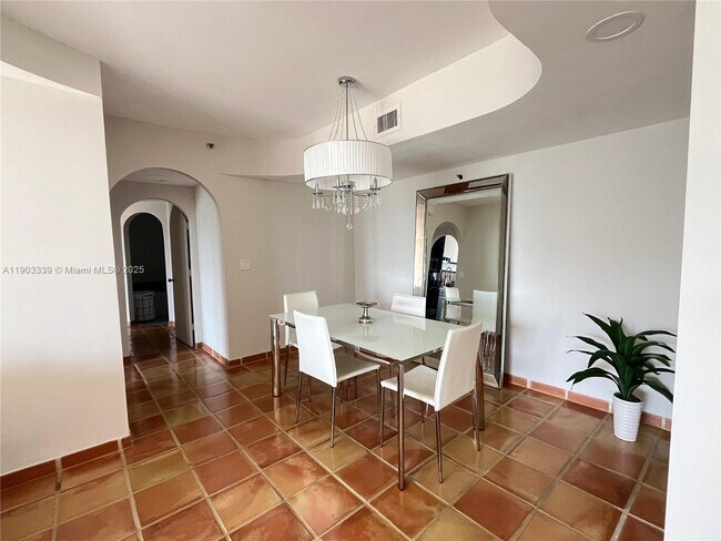 Photo - 4000 Island Blvd Unidad 1703