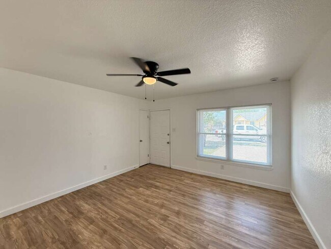 Photo - 5542 Snow Fox Dr