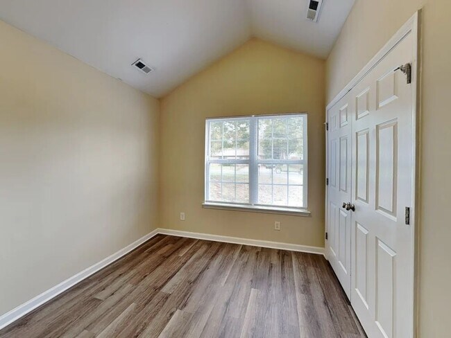 Photo - 2205 Centergrove Rd