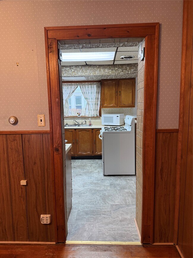 Photo - 18 Esther Ave