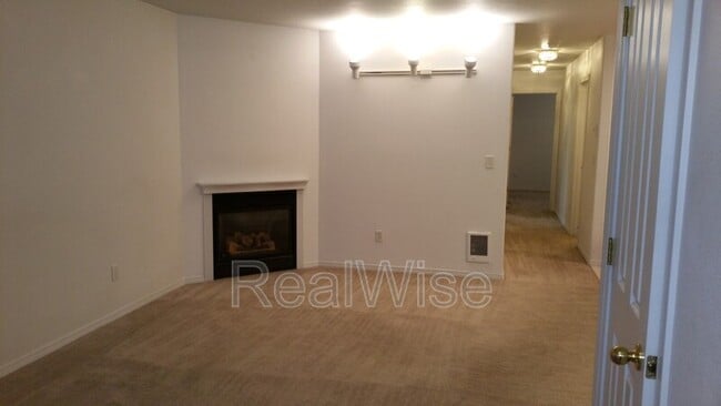 Photo - 933 NE Hidden Valley Dr