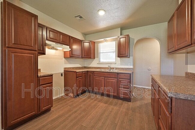 Photo - 629 Lloyd Ave
