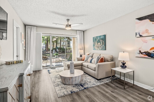 2BR, 2BA - 970 SF Living