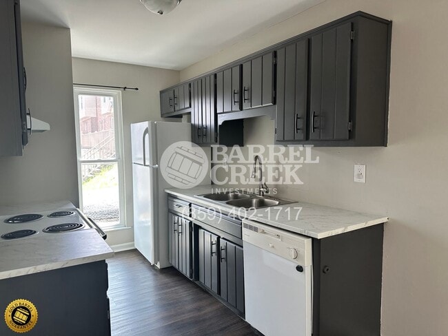 Building Photo - 2-Bed 1.5-Bath Townhome