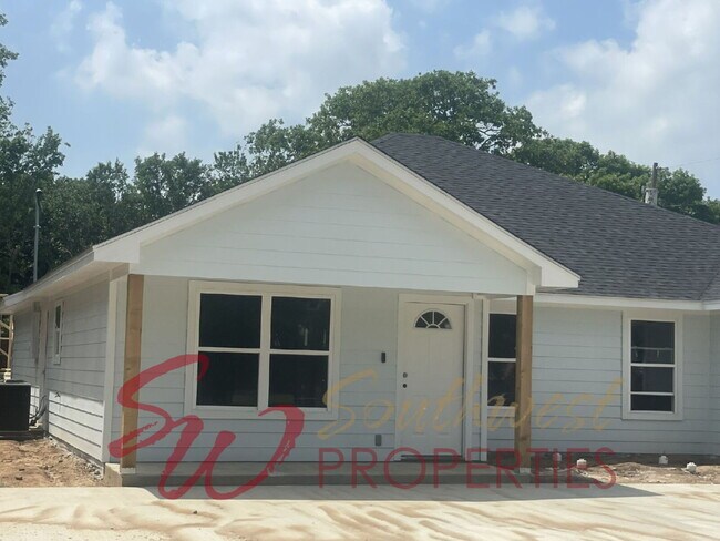 Photo - 3 bedroom 3 bath nearly new construction!