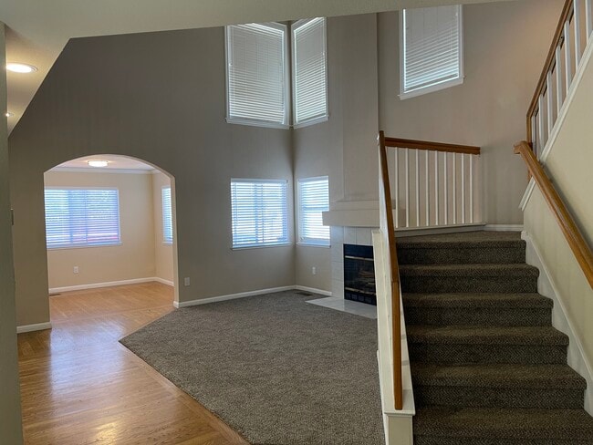 Photo - 423 Kinsmill Ct