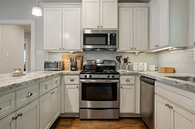 Photo - 2107 Hewitt Dr