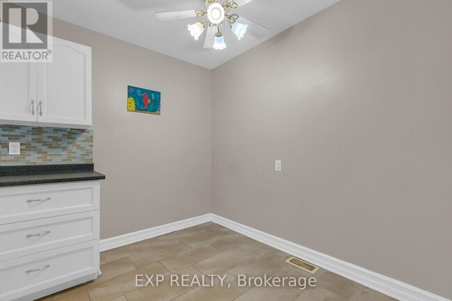 Photo - 7 Sundback Ln