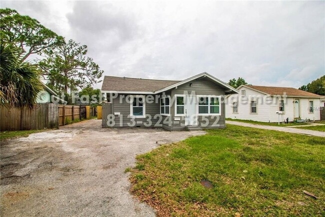 Building Photo - 226 SW Lincoln Cir N Unit B
