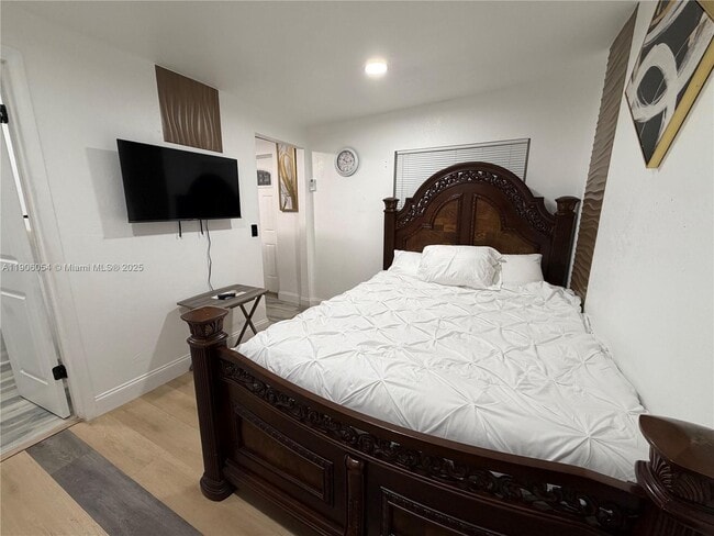 Photo - 301 NE 172nd St Unit 1