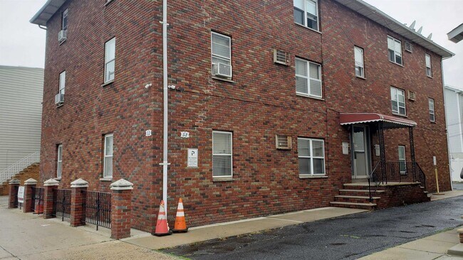 Photo - 52-54-54 Harrison Ave Unit 3R