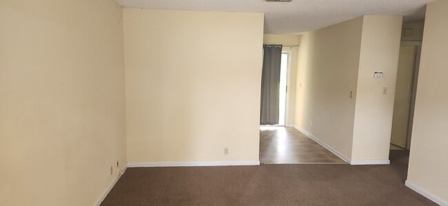Photo - 303 Oleander Dr