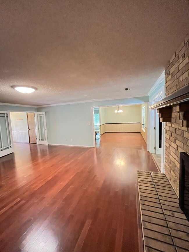 Photo - 4 bedrooms and 2 bath home, mature neighborhood, garage, well built and clean