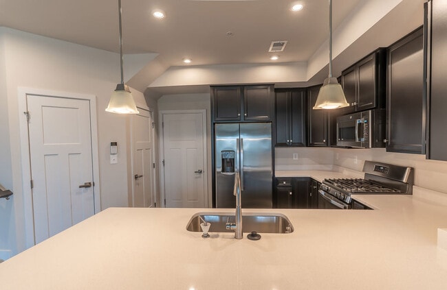 Photo - 100 Matisse Pl