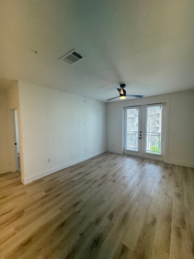 Photo - 2343 Portman Ave Unidad 9101