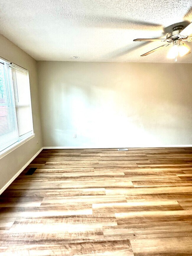 Available NOW!! 2 Bedroom, 2 Bath 3 Story House House Rental in