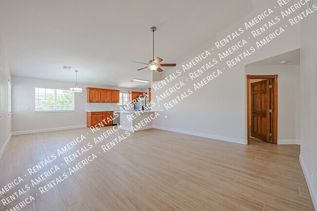 10021 N 66th Ave