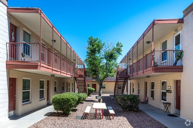 Wallington Plaza Apartment Homes