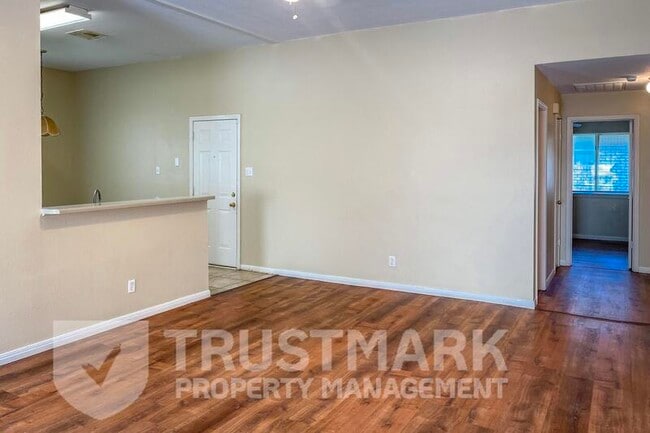 Photo - 2407 Armadillo Dr