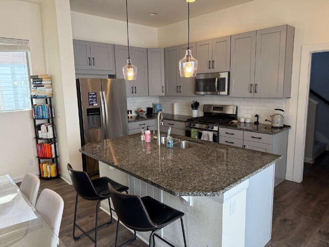 Photo - MOVE IN SPECIAL - $500 OFF 1st MONTHS' REN...