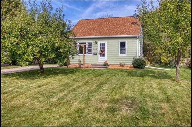 Charming 3-Bedroom Home in the Village of ... - Charming 3-Bedroom Home in the Village of ...