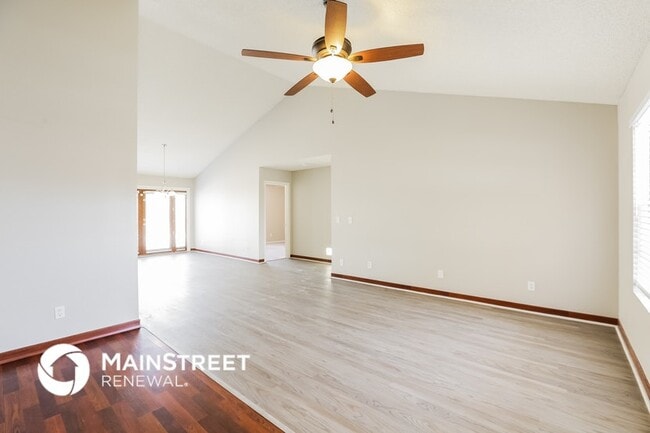 Photo - 1202 E Topeka Dr