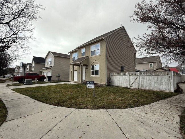 Photo - Beautiful Single-Family Home for Rent in Springville!