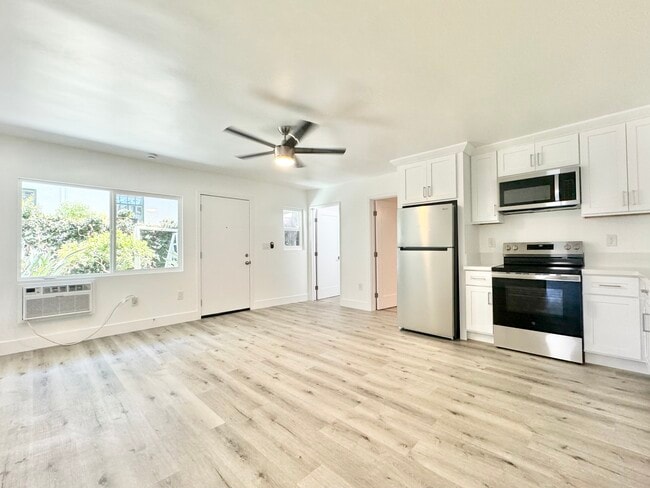 Building Photo - 816 N Edinburgh Ave Unit 7 Rental