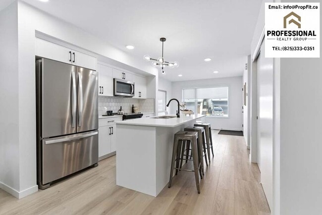 Photo - 7462 Klapstein Cres SW