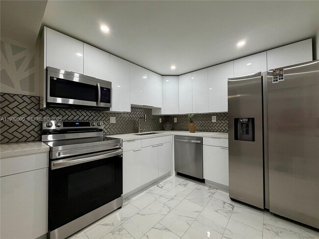 Photo - 1833 S Ocean Dr Unidad 609