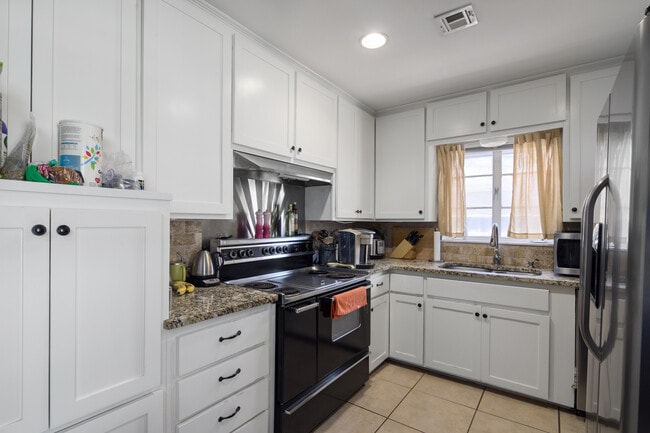 Photo - 1719 Westminster Pl