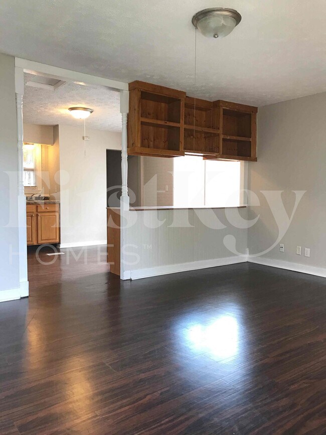 Photo - 4113 Alberta St