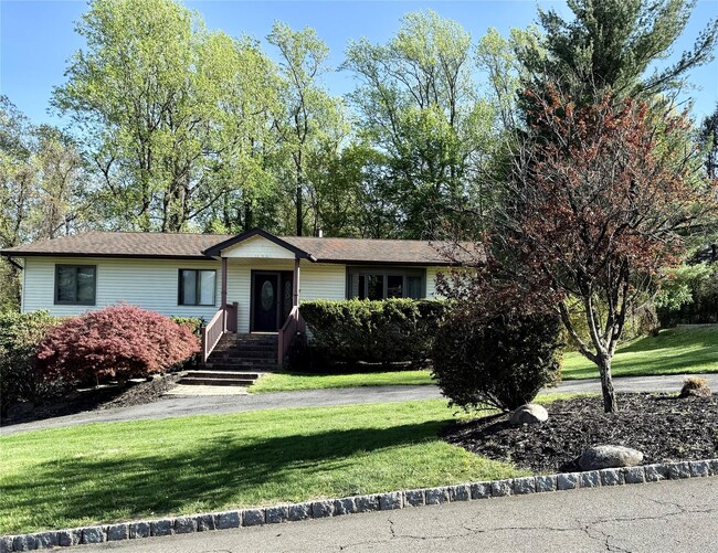 Photo - 7 Clearwater Ct House