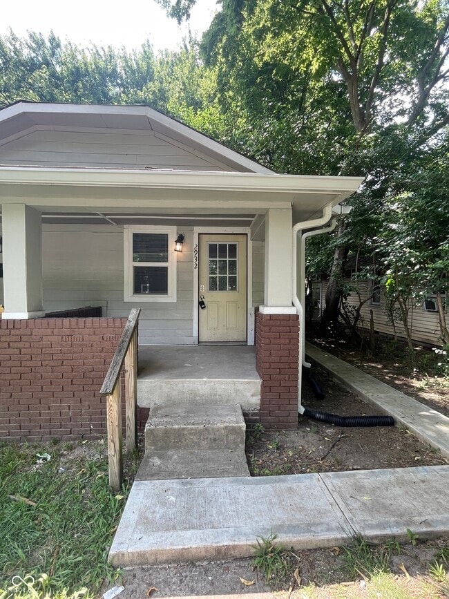Building Photo - 2932 N Dearborn St Unit A Rental