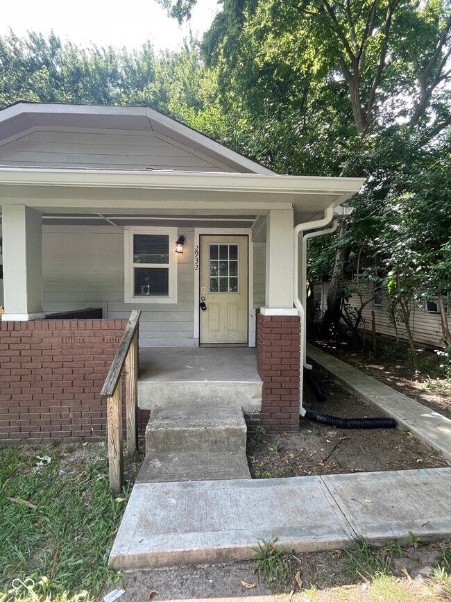 Building Photo - 2932 N Dearborn St Unit A Rental